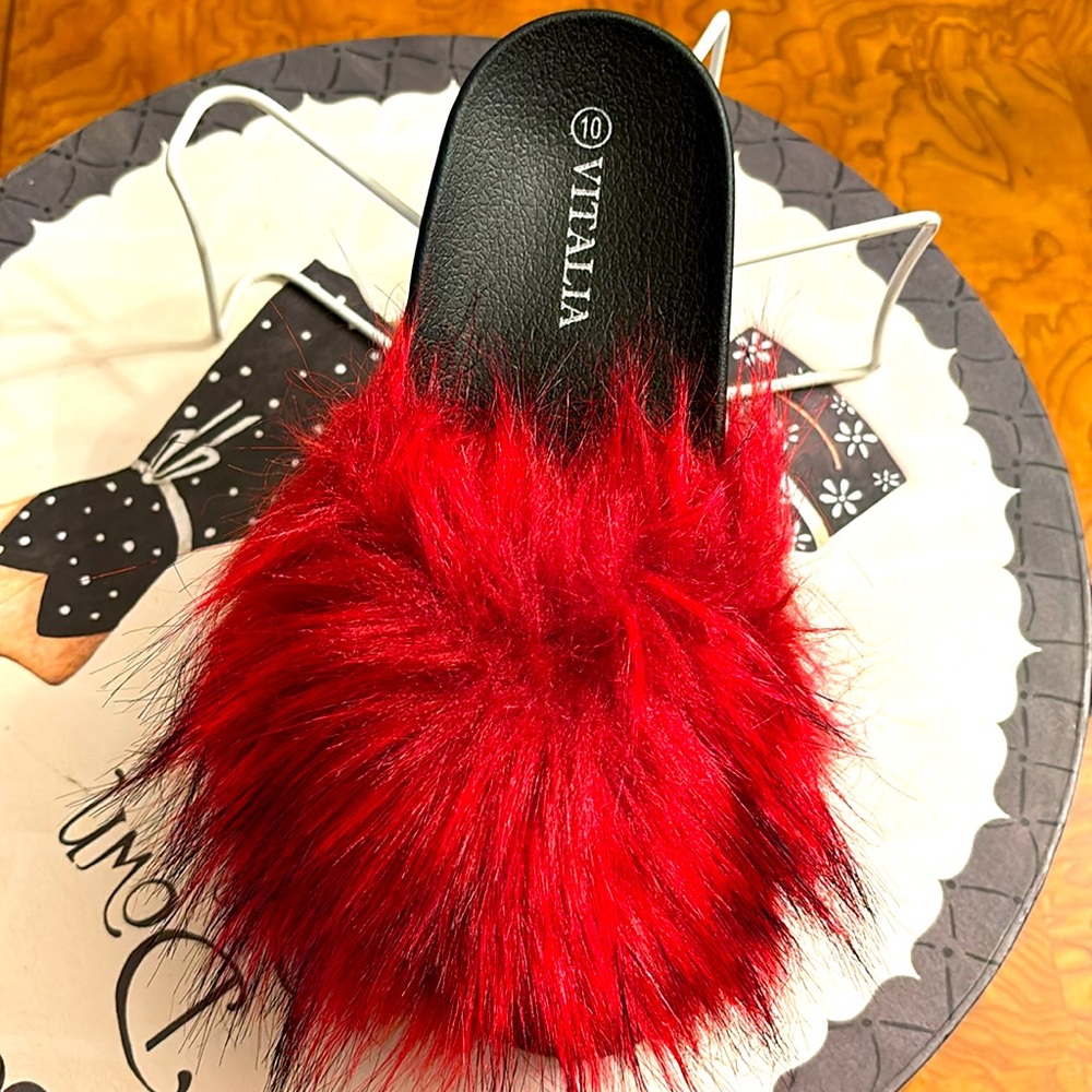 NWOT VITALIA SLIDES